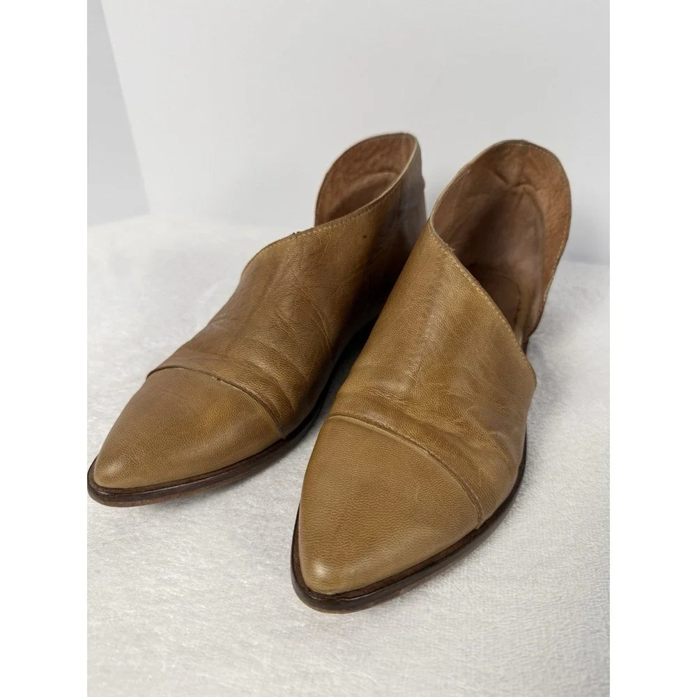 Free People Brown Leather Pointed Toe Mule Slip On Flats Women sz 37. (US 6.5)